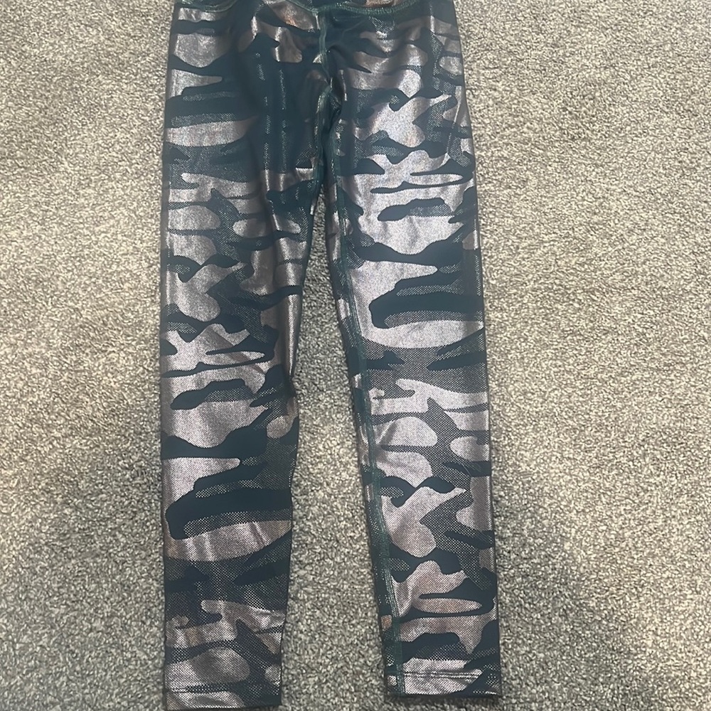 Beyond Yoga Camo Stule leggings